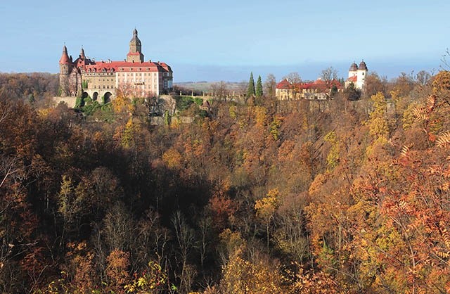 Zamek Książ jest przepiękny o każdej porze roku.  Jest też jednym z największych w Polsce, a na pewno najbardziej tajemniczym 