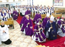 Każdy z dni rozpoczynała Msza św. w intencji zmarłych kapłanów.
