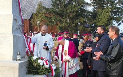Monument na tzw. placu wolności poświęcił bp Roman Marcinkowski, a w uroczystości wzięli udział m.in. starosta płocki i burmistrz miasta i gminy Wyszogród.