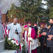 Monument na tzw. placu wolności poświęcił bp Roman Marcinkowski, a w uroczystości wzięli udział m.in. starosta płocki i burmistrz miasta i gminy Wyszogród.