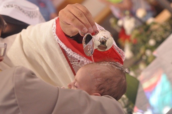 Udzielenie sakramentu chrztu św.