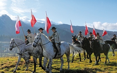 Banderia konna, składająca się z ok. 100 jeźdźców, przejechała 11 listopada przez Zakopane.