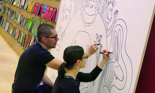 Aleksandra i Daniel Mizielińscy na Targach Książki w Londynie.