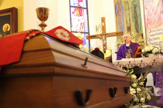 Uroczystości pogrzebowe ks. kan. Leonarda Zycha, cz.1