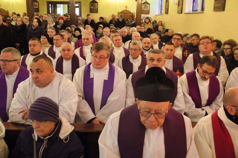 Uroczystości pogrzebowe ks. kan. Leonarda Zycha, cz.1