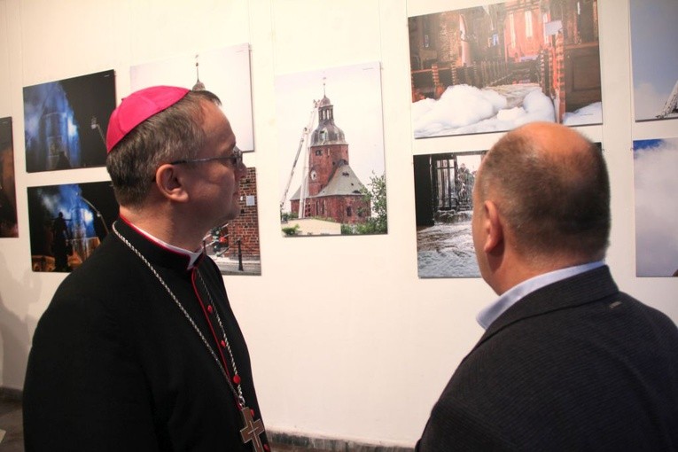 Wystawa "Archeologia niebiańska" w Świdnicy k. Zielonej Góry