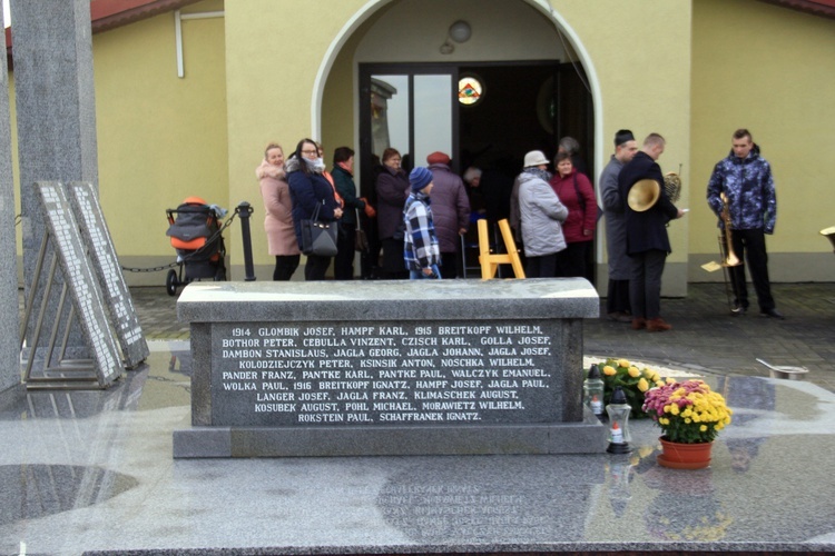 Pomnik ofiar I i II wojny światowej w Łężcach