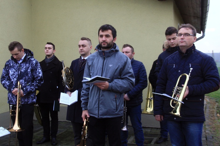 Pomnik ofiar I i II wojny światowej w Łężcach