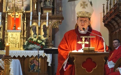 Biskup łucki Witalij Skomarowski gościł w parafii św. Katarzyny w Nowej Rudzie-Słupcu.