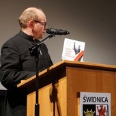 Spotkanie z prof. Martyną Deszczyńską i książką "Kościół na straży polskiej niepodległości"