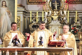 Dziękczynnej Mszy św. przewodniczył bp Wojciech Osial.