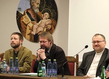 Panel dyskusyjny poprowadził ks. prof. Grzegorz Chojnacki (z prawej) z Uniwersytetu Szczecińskiego.