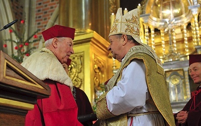 W styczniu 2010 roku kard. Dziwisz w katedrze wawelskiej dziękował obchodzącemu wówczas jubileusz 70. rocznicy urodzin księdzu profesorowi za pracę dla uczelni. 