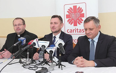Umowy podpisali: ks. Tomasz Roda – dyrektor CDKK, Tomasz Sobieraj − wicemarszałek zachodniopomorski oraz Piotr Jedliński – prezydent Koszalina.