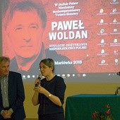 ▲	Paweł Woldan (na zdjęciu z s. Elżbietą Kowacz) jest również twórcą filmu „Złodziej w sutannie”, opowiadającego o wykradzeniu z Jasnej Góry strzeżonej tam przez SB kopii obrazu MB Częstochowskiej.