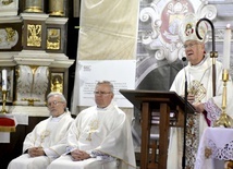 Biskup Ignacy podczas niedzielnej Eucharystii