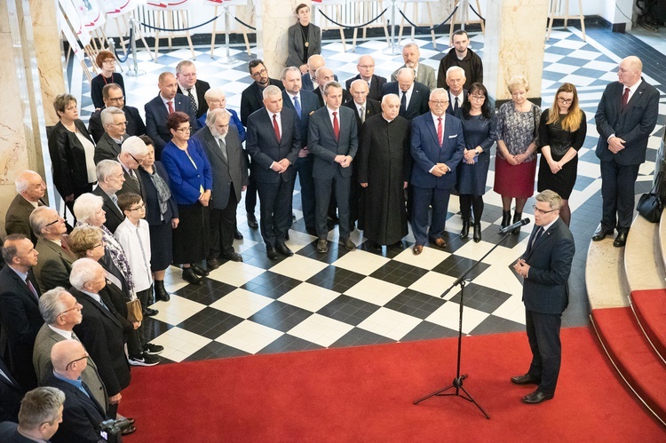 Wręczenie medali 100-lecia Odzyskania Niepodległości