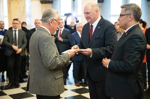 Wręczenie medali 100-lecia Odzyskania Niepodległości