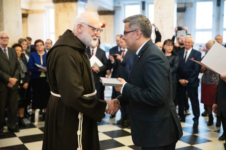 Wręczenie medali 100-lecia Odzyskania Niepodległości