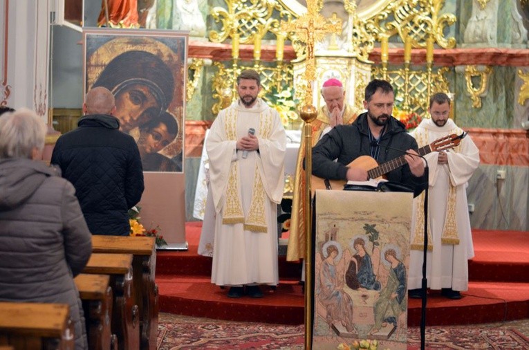 Nabożeństwo słowa Bożego we wspólnocie neokatechumenalnej