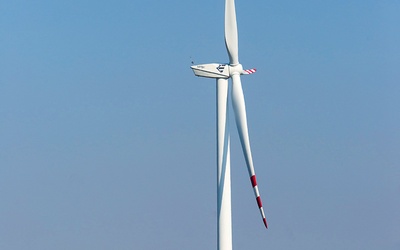 Wielu inwestorów w naszym kraju rezygnuje z budowy farm wiatrowych wytwarzających energię elektryczną. Zainteresowanie odnawialnymi źródłami energii nie jest duże.