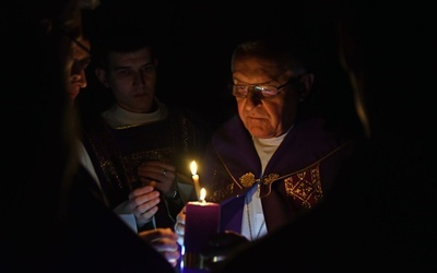 Bp Dajczak: Adwent to zaproszenie do wędrówki w głąb