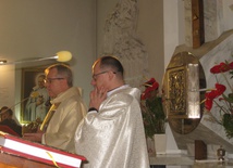 Księża marianie przekazali rawskiej parafii relikwie św. o. Papczyńskiego
