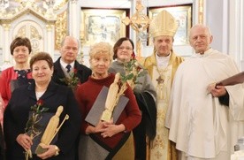 Laureaci 11. edycji Nagrody św. Mikołaja z bp. Pindlem