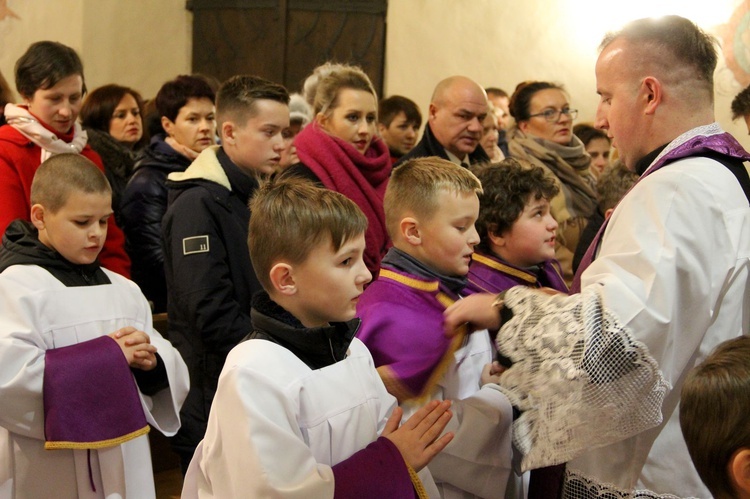 Przyjęcie ministrantów i błogosławieństwo lektorów w Bobowej