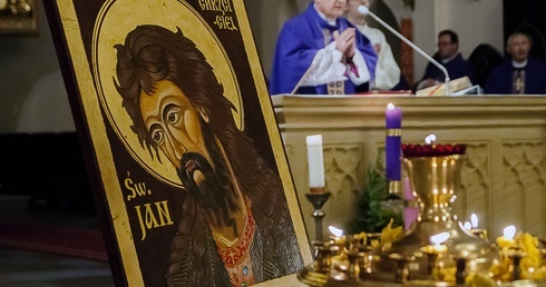 Pielgrzymi przed świtem