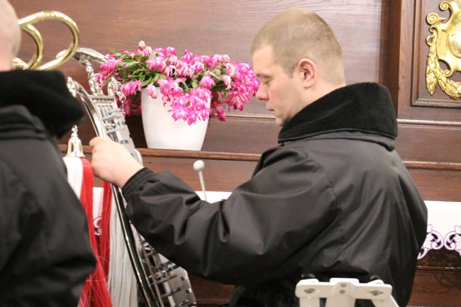 Pamiątkowa tablica w kościele garnizonowym