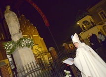 Podobnie jak w latach poprzednich aktu zawierzenia dokona bp Henryk Tomasik. On również będzie przewodniczył Eucharystii