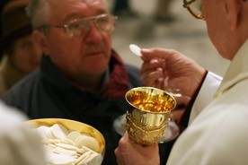 W diecezji warszawsko-praskiej maleje liczba osób uczestniczącej w niedzielnej Eucharystii.