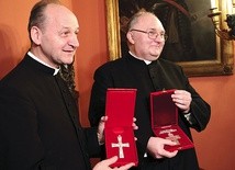 Biskupi nominaci 3 grudnia otrzymali krzyże pektoralne.
