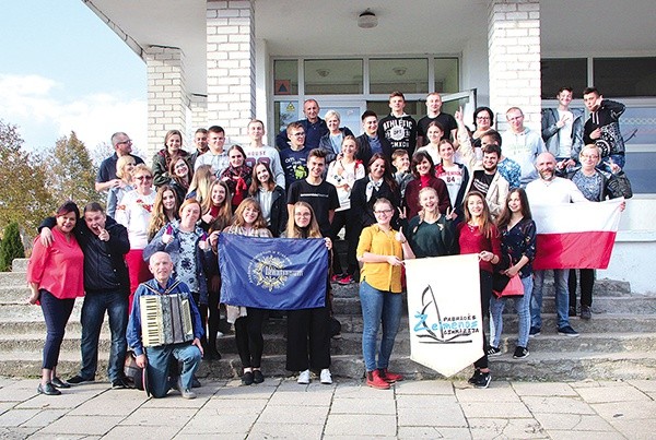 Uczniowie ze szkoły w Podbrodziu dziękowali za prezenty.