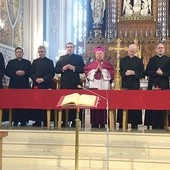 Posiedzeniu trybunału, które miało charakter publiczny, przewodniczył bp Henryk Tomasik.