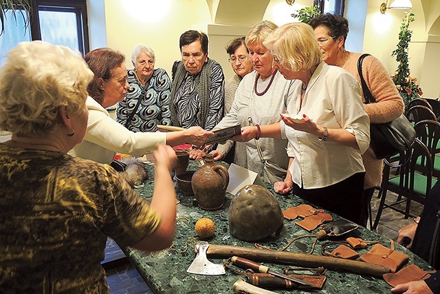 Podczas warsztatów historycznych można było sprawdzić swoje siły w konkretnym rzemiośle.