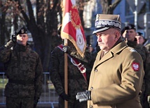 W uroczystościach upamiętniających 100. rocznicę utworzenia MW na skwerze Kościuszki w Gdyni uczestniczył m.in. dowódca generalny RSZ gen. broni Jarosław Mika