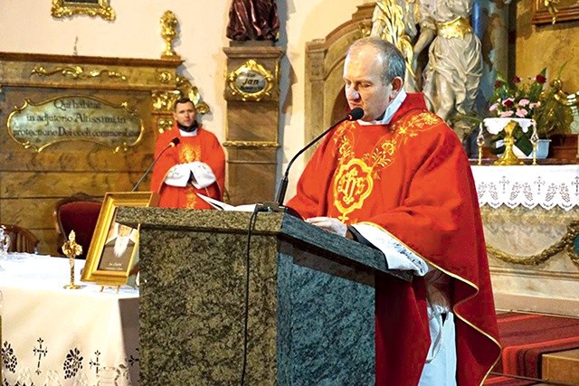 Ks. Krzysztof Herbut głosił pierwszą konferencję, później także zamykał seminarium.