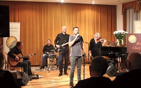 W tym roku zwieńczeniem konkursu był koncert zespołu Dobre Ludzie założonego przez Szymona Babuchowskiego.