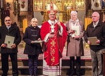▼	Metropolita wręczył medale „Prodesse Auso” zasłużonym dla Kościoła warmińskiego.