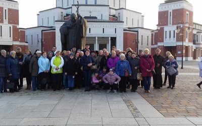 Delegacja parafian z Ostrowa w Łagiewnikach