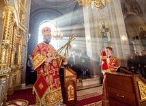 Metropolita Mołdawii Władimir w czasie liturgii rozpoczynającej Adwent i 40-dniowy post w prawosławnym monasterze Zaśnięcia Matki Boskiej w Căpriana – jednym z najcenniejszych zabytków sakralnych kraju.
2.12.2018 Căpriana, Mołdawia