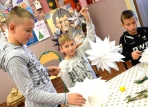 Każdy mógł stworzyć swoją papierową gwiazdę.