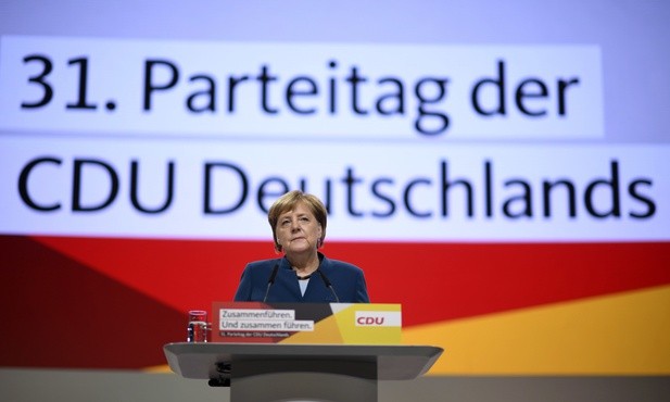 Zjazd CDU owacyjnie żegna Merkel