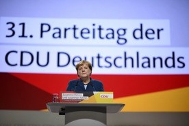 Zjazd CDU owacyjnie żegna Merkel
