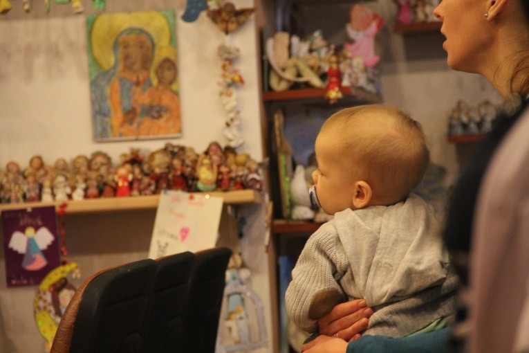 Arcybiskup u chorych dzieci