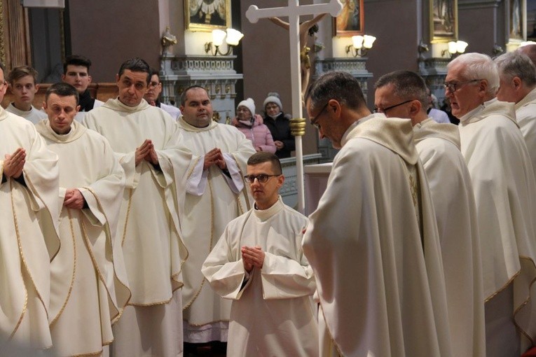 Święcenia diakonatu, kandydatura i akolitat w Paradyżu