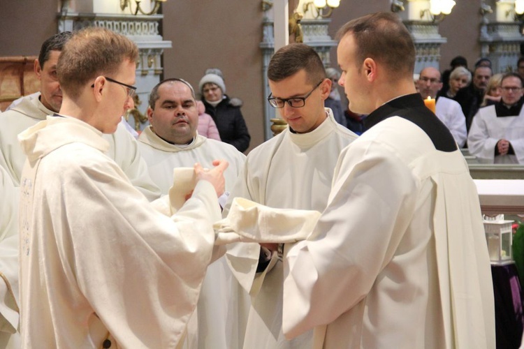 Święcenia diakonatu, kandydatura i akolitat w Paradyżu