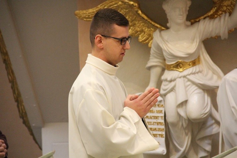 Święcenia diakonatu, kandydatura i akolitat w Paradyżu